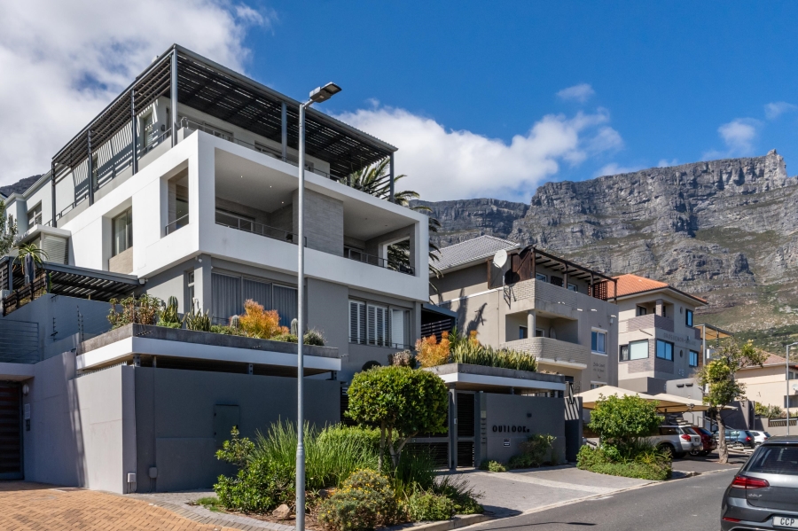 2 Bedroom Property for Sale in Vredehoek Western Cape